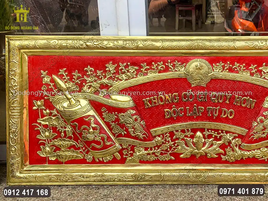 Từng họa tiết hoa văn được chạm th&uacute;c sắc n&eacute;t